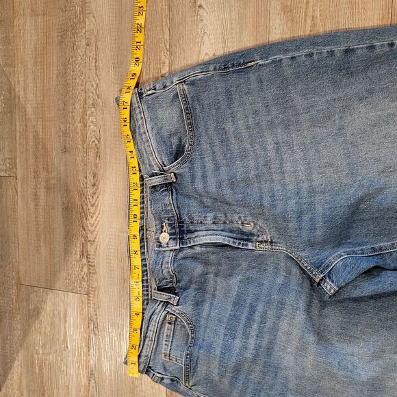 Old Navy Mid Rise WOW Boyfriend Fit Straight Jean Womens Size 14 - Picture 6 of 8
